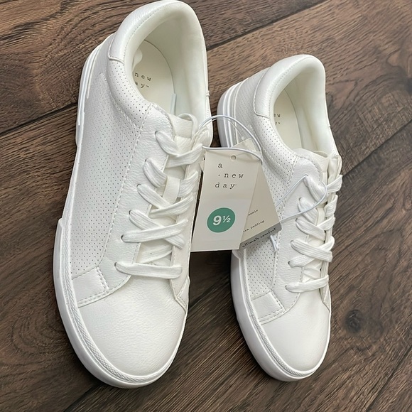 A new Day White Sneakers Maddison Memory Foam Insole shoe New Size 9.5 - Picture 6 of 9